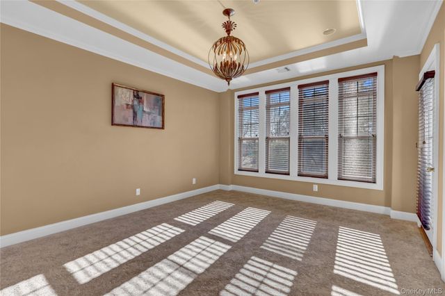 514 Pacing Way 514, Westbury, NY 11590