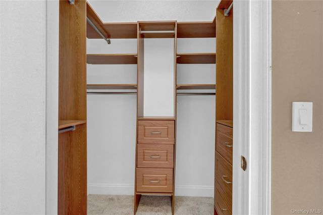 514 Pacing Way 514, Westbury, NY 11590