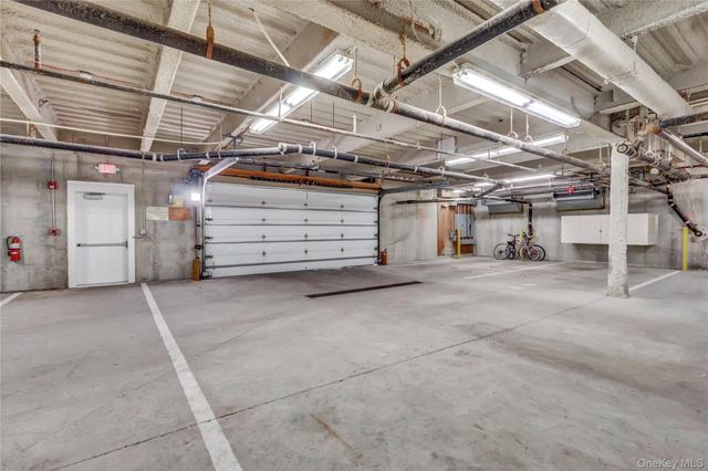 514 Pacing Way 514, Westbury, NY 11590