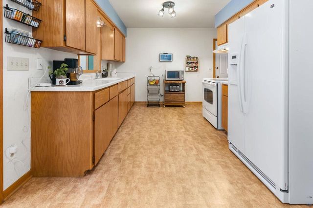 585 N Perry Parkway, Oregon, WI 53575