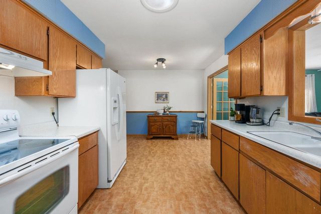 585 N Perry Parkway, Oregon, WI 53575