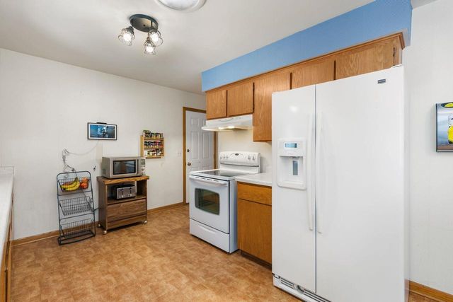 585 N Perry Parkway, Oregon, WI 53575