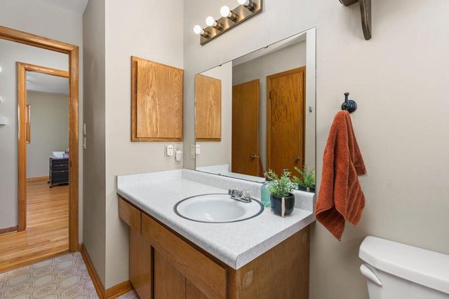 585 N Perry Parkway, Oregon, WI 53575