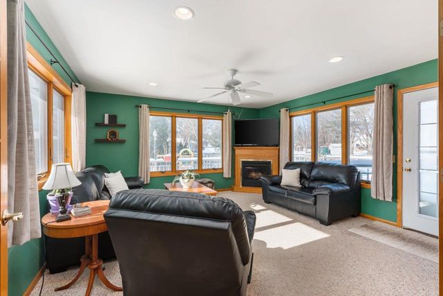 585 N Perry Parkway, Oregon, WI 53575