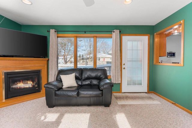 585 N Perry Parkway, Oregon, WI 53575