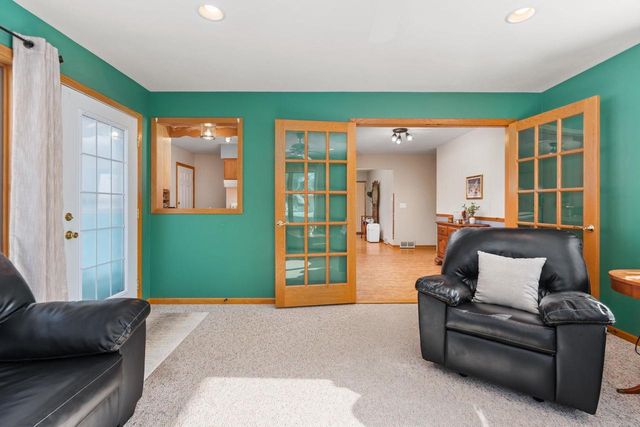 585 N Perry Parkway, Oregon, WI 53575