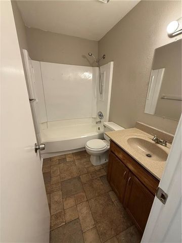 2621 N 155th Terrace, Basehor, KS 66007