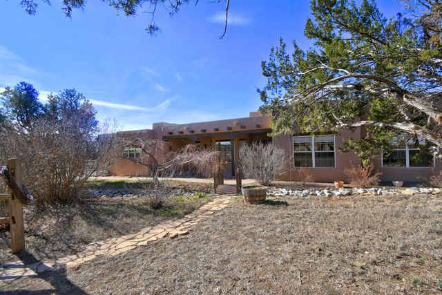 4 Fullerton Road, Edgewood, NM 87015