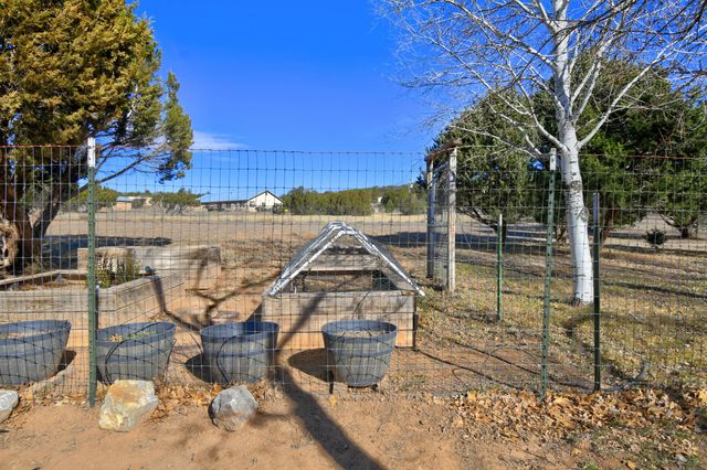 4 Fullerton Road, Edgewood, NM 87015