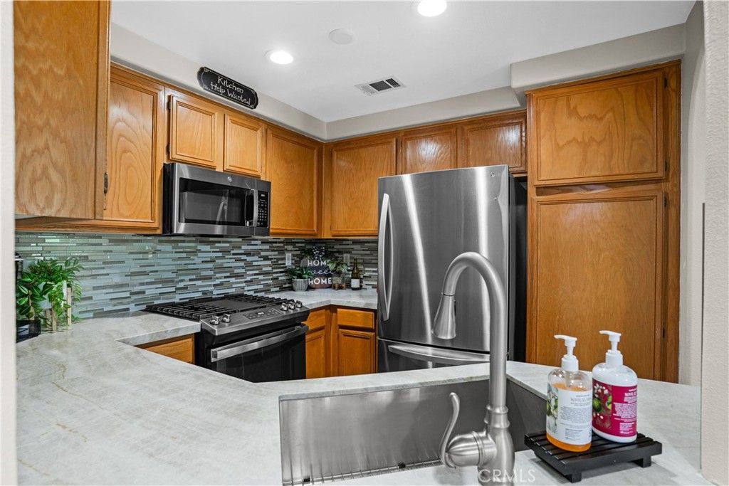 Image 12 of property listing at 39244 TURTLE BAY LANE A, Murrieta, CA 92563