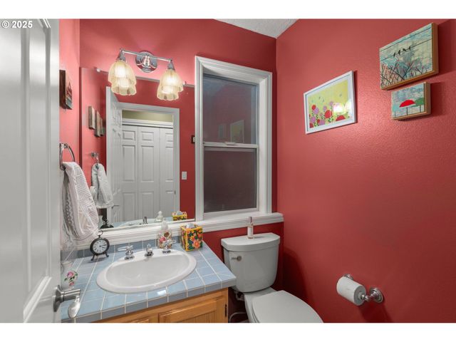 5007 Sw CANTERBURY Ln, Portland, OR 97219