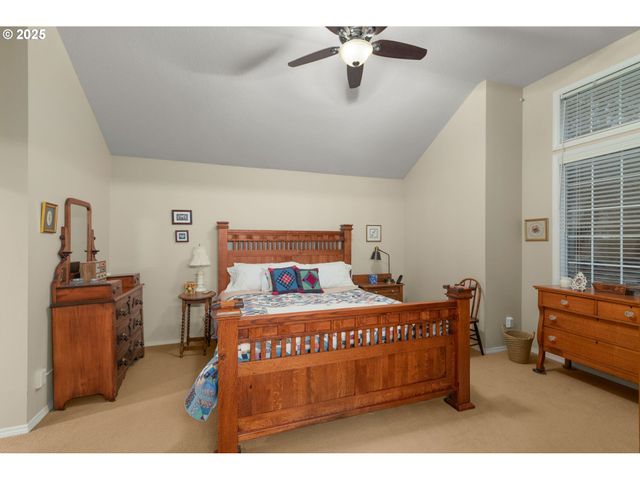 5007 Sw CANTERBURY Ln, Portland, OR 97219