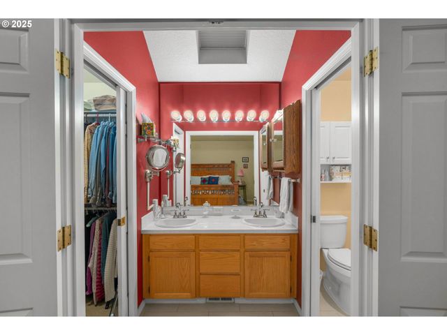 5007 Sw CANTERBURY Ln, Portland, OR 97219