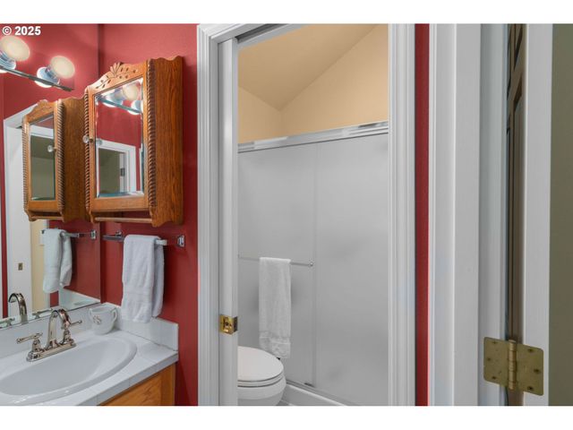 5007 Sw CANTERBURY Ln, Portland, OR 97219