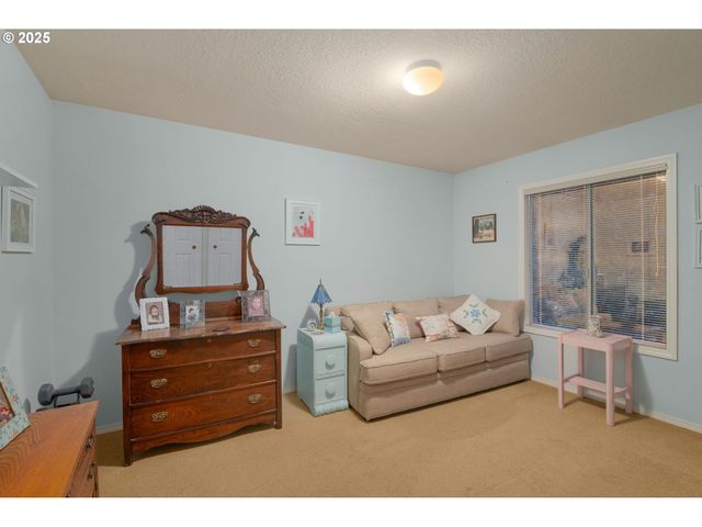 5007 Sw CANTERBURY Ln, Portland, OR 97219