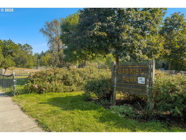 5007 Sw CANTERBURY Ln, Portland, OR 97219