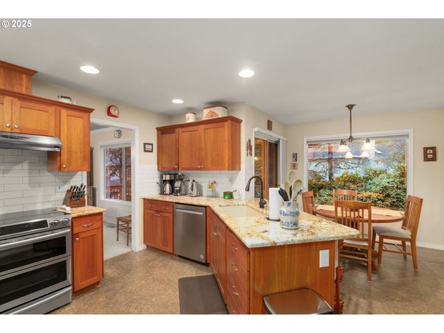 5007 Sw CANTERBURY Ln, Portland, OR 97219