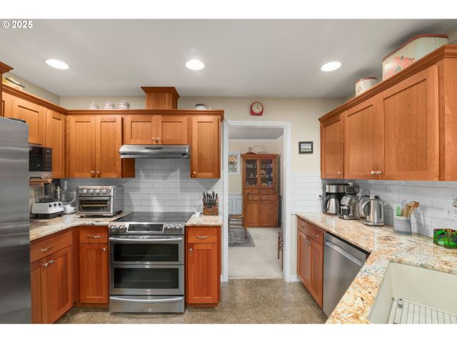 5007 Sw CANTERBURY Ln, Portland, OR 97219