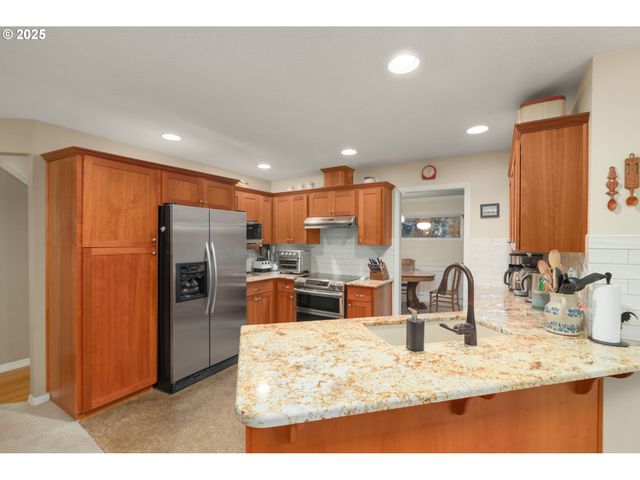 5007 Sw CANTERBURY Ln, Portland, OR 97219