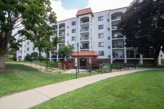 450 PLUM CREEK Drive 512, Wheeling, IL 60090