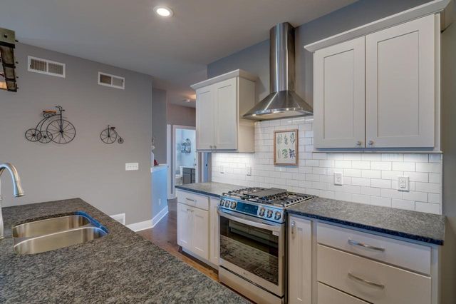 3017 Mourning Dove Drive, Cottage Grove, WI 53527