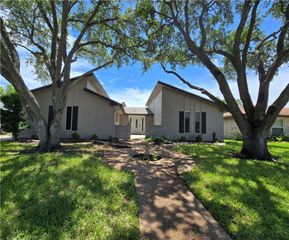 4109 Eagle Dr, Corpus Christi, TX 78413