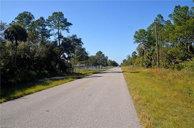 318 Hunting Club AVE, Montura Ranches, FL 33440