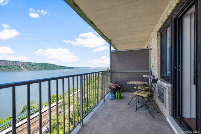 1085 Warburton Avenue 425, Yonkers, NY 10701