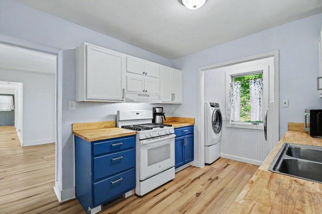 522 W Englewood Avenue, Twin Lake, MI 49457