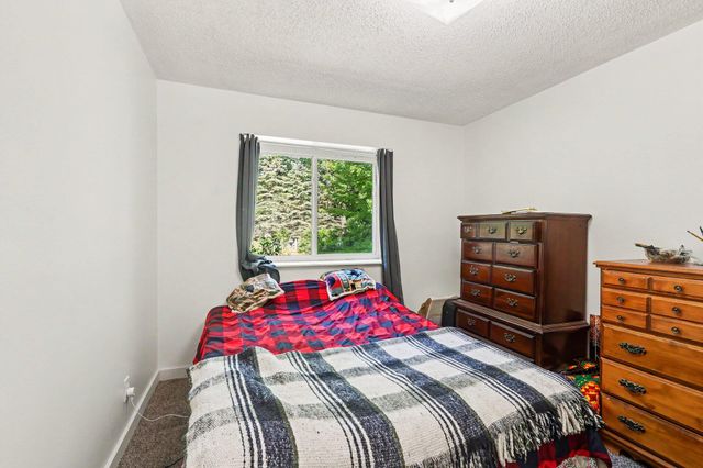 522 W Englewood Avenue, Twin Lake, MI 49457