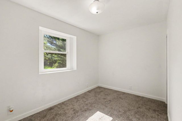 522 W Englewood Avenue, Twin Lake, MI 49457