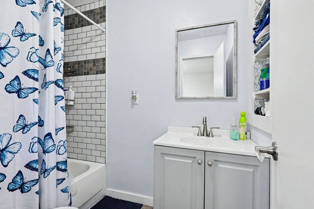 522 W Englewood Avenue, Twin Lake, MI 49457