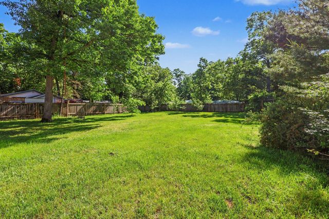 522 W Englewood Avenue, Twin Lake, MI 49457