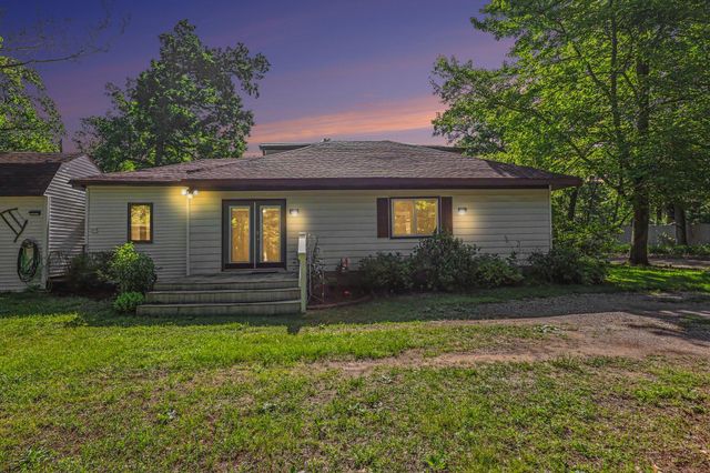 522 W Englewood Avenue, Twin Lake, MI 49457