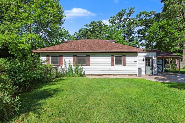 522 W Englewood Avenue, Twin Lake, MI 49457