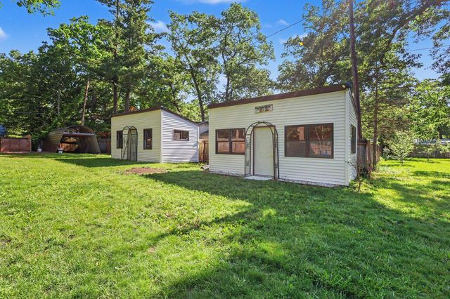 522 W Englewood Avenue, Twin Lake, MI 49457