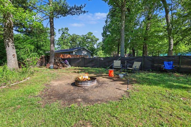 522 W Englewood Avenue, Twin Lake, MI 49457