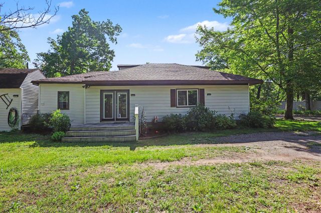 522 W Englewood Avenue, Twin Lake, MI 49457