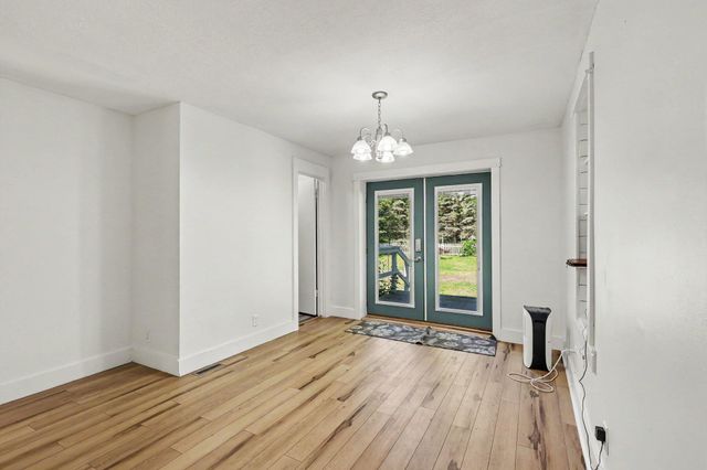 522 W Englewood Avenue, Twin Lake, MI 49457
