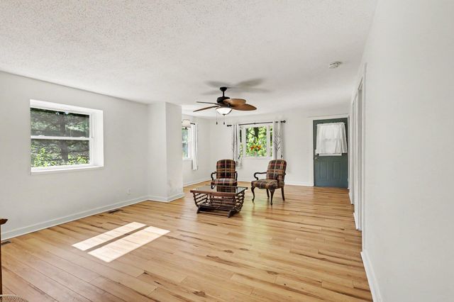 522 W Englewood Avenue, Twin Lake, MI 49457