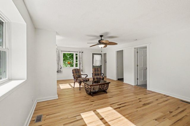 522 W Englewood Avenue, Twin Lake, MI 49457