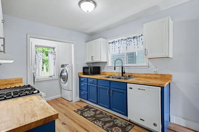 522 W Englewood Avenue, Twin Lake, MI 49457