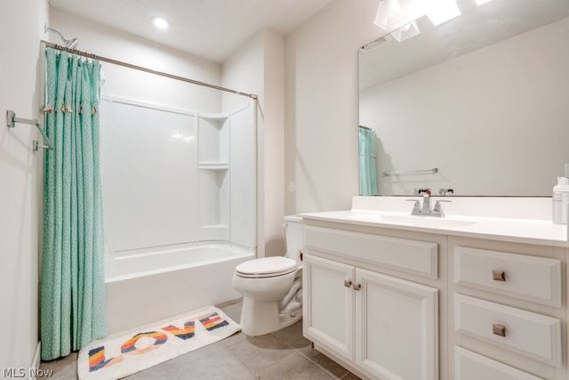 811 Robinson Drive, Lagrange, OH 44050