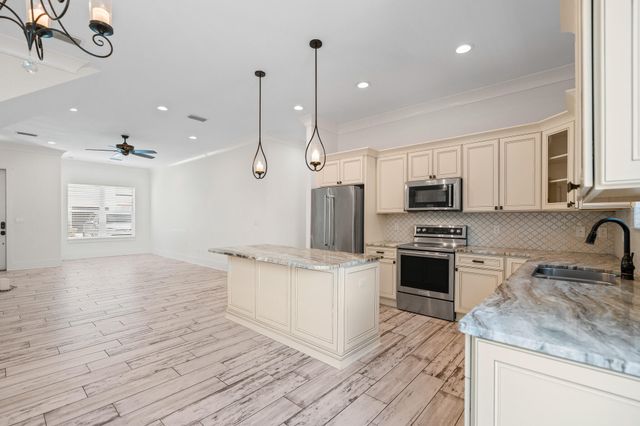 995 Airport Road UNIT 25, Destin, FL 32541