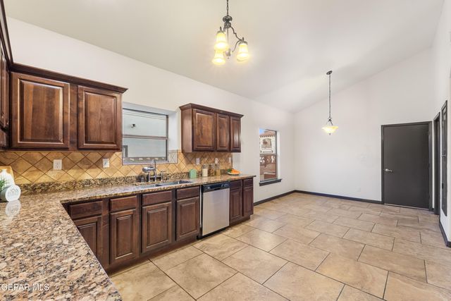 1260 FRANKLIN PERCH Place, El Paso, TX 79912