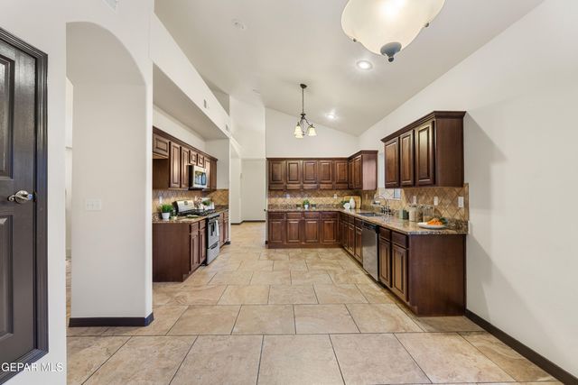 1260 FRANKLIN PERCH Place, El Paso, TX 79912