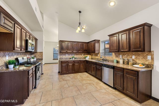 1260 FRANKLIN PERCH Place, El Paso, TX 79912