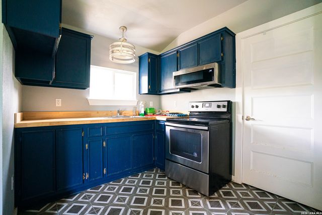 401 PR 2410, Hondo, TX 78861