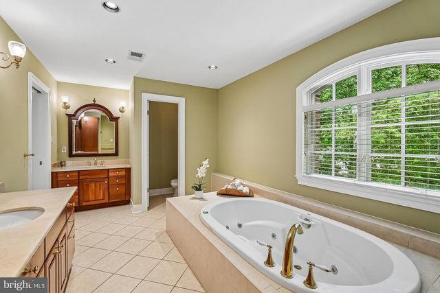 3416 TILTON VALLEY DR, Fairfax, VA 22033