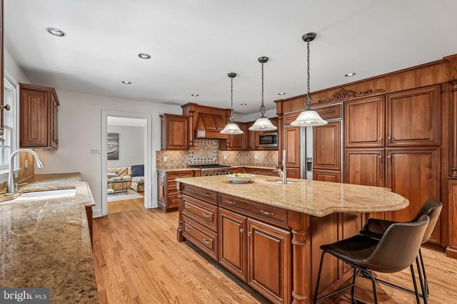 3416 TILTON VALLEY DR, Fairfax, VA 22033